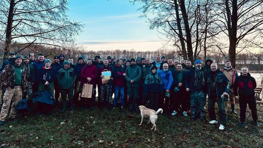 Rywalizacja na wodzie i jesienny klimat. Spinningowe zmagania nad Jeziorem Zaleskim Rywalizacja na wodzie i jesienny klimat. Spinningowe zmagania nad Jeziorem Zaleskim