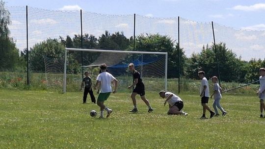 Sport, uśmiech i wspólna zabawa – wyjątkowy mecz w Górznej