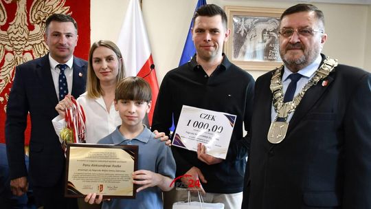 Sportowe sukcesy docenione. Nagrody Wójta Gminy Zakrzewo wręczone podczas sesji rady Sportowe sukcesy docenione. Nagrody Wójta Gminy Zakrzewo wręczone podczas sesji rady