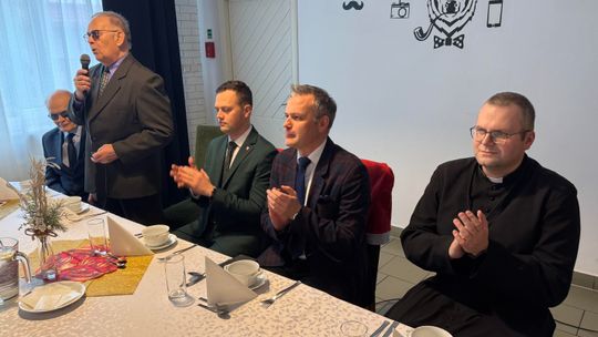 Spotkanie wigilijne Koła Polskiego Związku Niewidomych w Złotowie – chwile pełne ciepła i wspólnoty Spotkanie wigilijne Koła Polskiego Związku Niewidomych w Złotowie – chwile pełne ciepła i wspólnoty