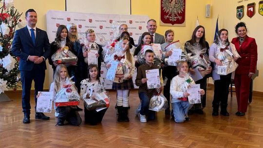 Świąteczna kreatywność nagrodzona. Finał Powiatowego Konkursu Plastycznego „Bombka świąteczna” w Złotowie