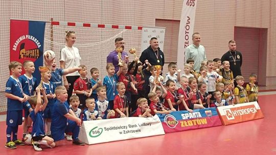 Świąteczne piłkarskie emocje najmłodszych w hali Złotowianka