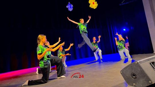 Talenty rozkwitły na scenie. Wyjątkowy Pokaz Talentów w złotowskiej „Dwójce” Talenty rozkwitły na scenie. Wyjątkowy Pokaz Talentów w złotowskiej „Dwójce”