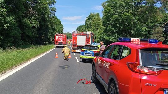 Tragiczny wypadek na DK11. Droga całkowicie zablokowana, na miejsce zadysponowano LPR