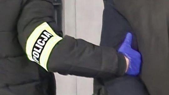 Ukrywał się od roku. Poszukiwany listem gończym 44-latek zatrzymany na ulicy w Złotowie