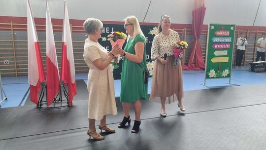 Uroczyste zakończenie roku szkolnego i pożegnanie Pani Dyrektor w SP nr 2 w Złotowie
