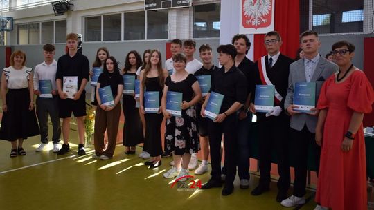Uroczyste zakończenie roku szkolnego w CKZiU w Złotowie. Były nagrody, podziękowania i wzruszające pożegnania