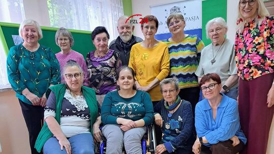 „W ogrodach wdzięczności” – wyjątkowe spotkanie pasjonatów sztuki i rękodzieła w Klubie „Mieszko”