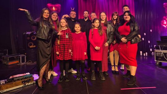 Walentynkowy koncert przy blasku świec w Okoneckim Centrum Kultury