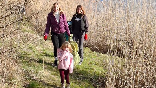 Wędkarze i mieszkańcy posprzątali Jezioro Miejskie – wspólna akcja zakończona sukcesem