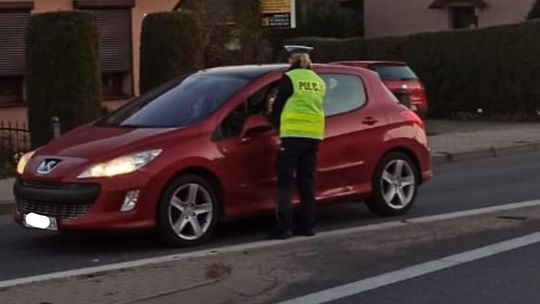 Wieczorna akcja policji: kontrole trzeźwości na drogach powiatu – zatrzymano nietrzeźwego rowerzystę