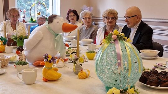 Wielkanoc u Kreatywnych. Seniorzy ze Złotowa spotkali się przy świątecznym stole
