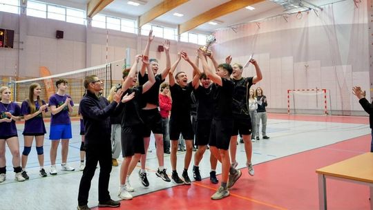 Wielkie siatkarskie emocje w I LO w Złotowie. Finał, który rozgrzał halę do czerwoności