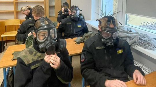 Wojsko w murach CKZiU. Praktyczne ćwiczenia klas mundurowych w Złotowie