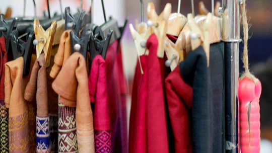 Wspieraj lokalnie: Polska hurtownia odzieży jako Twój strategiczny partner biznesowy