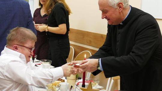 Wspólna wigilia pełna ciepła i integracji w Warsztacie Terapii Zajęciowej w Lipce Wspólna wigilia pełna ciepła i integracji w Warsztacie Terapii Zajęciowej w Lipce