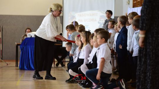 Wyjątkowe ślubowanie w jastrowskiej „Dwójce”. Pierwszoklasiści przeszli specjalną misję