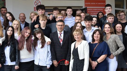 Wzruszenia i podziękowania. Dzień Edukacji Narodowej w Tarnówce