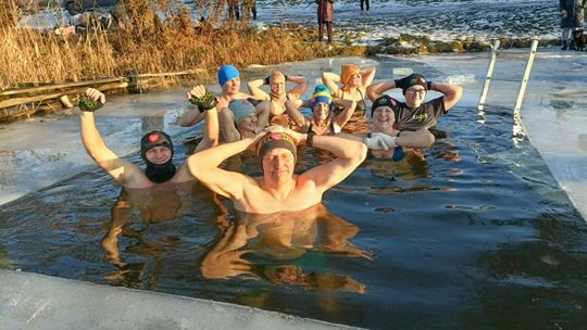 Zimna kąpiel, gorące serca. Sypniewo morsowało dla WOŚP