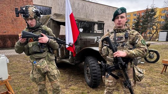 Złotów świętuje historię! Relacja z Pikniku Militarnego