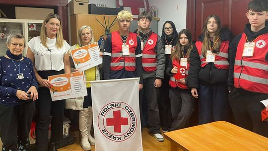 Złotowianie pokazali serce – udana zbiórka żywności PCK i Pilskiego Banku Żywności