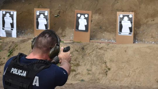 Złotowscy policjanci doskonalą swoje umiejętności strzeleckie