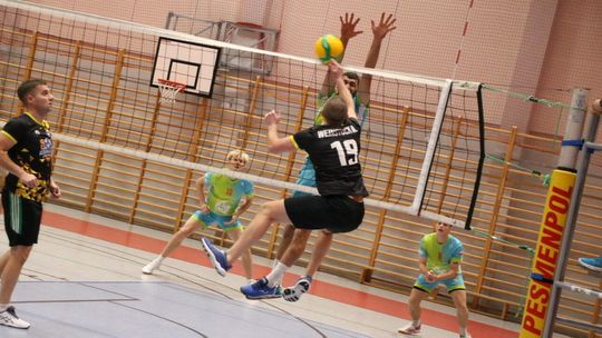 Złotowska Liga Siatkówki Golden League 2025: emocje, świetna gra i nowi bohaterowie kolejki Złotowska Liga Siatkówki Golden League 2025: emocje, świetna gra i nowi bohaterowie kolejki