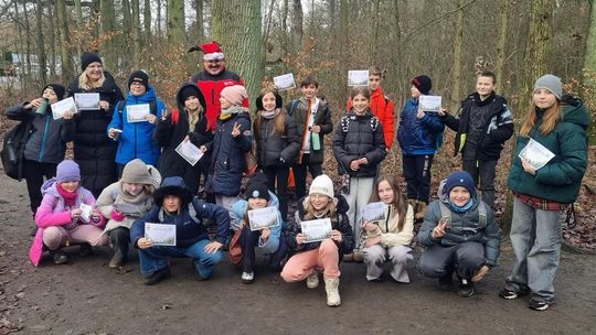 „Zorientuj się na Mikołaja” 2025: 250 dzieci w lesie, świetna zabawa i zero nudy