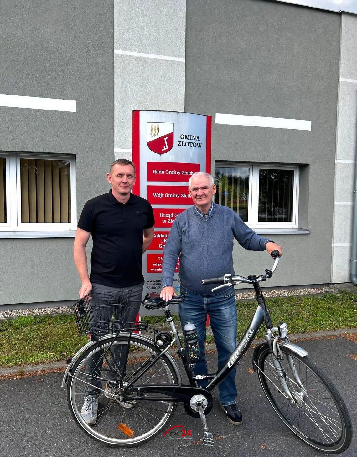 71-letni rowerzysta odwiedził Urząd Gminy Złotów. Ma na liczniku ponad 108 tysięcy kilometrów 71-letni rowerzysta odwiedził Urząd Gminy Złotów. Ma na liczniku ponad 108 tysięcy kilometrów