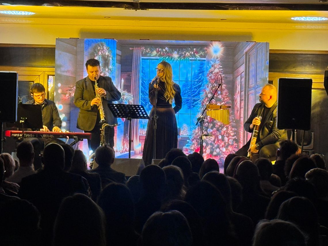 „Kolęda za jeden uśmiech” – magiczny, świąteczny koncert w Hotelu Zacisze w Złotowie