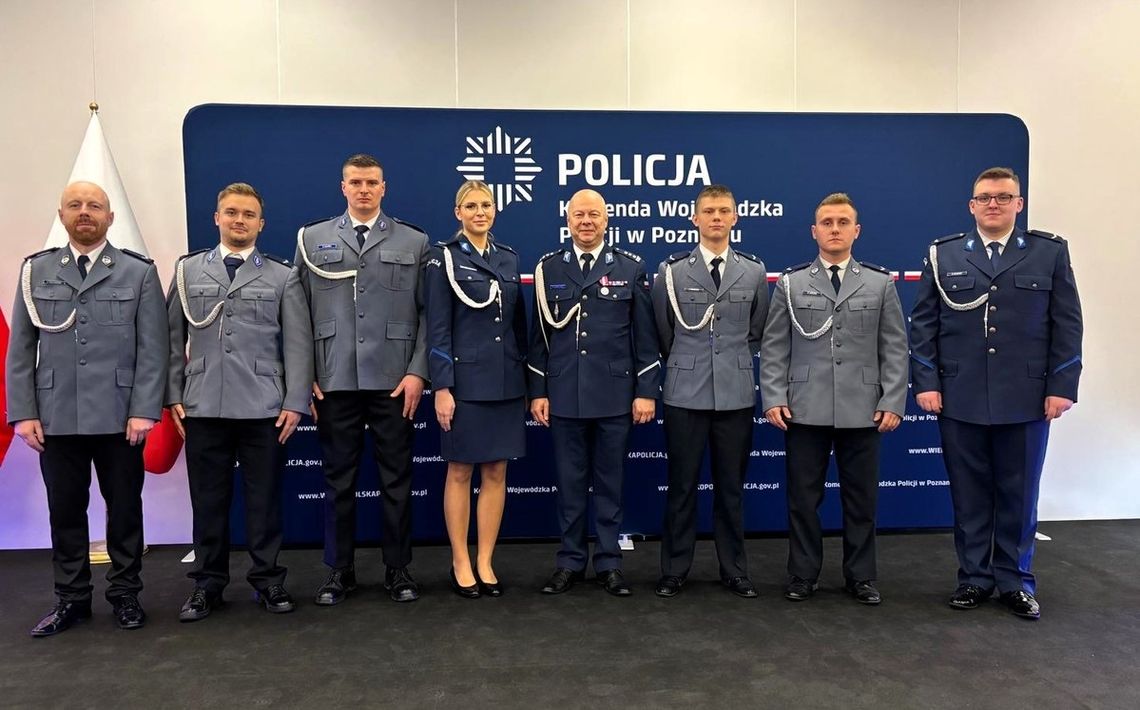 Awanse złotowskich policjantów podczas uroczystych obchodów Święta Niepodległości