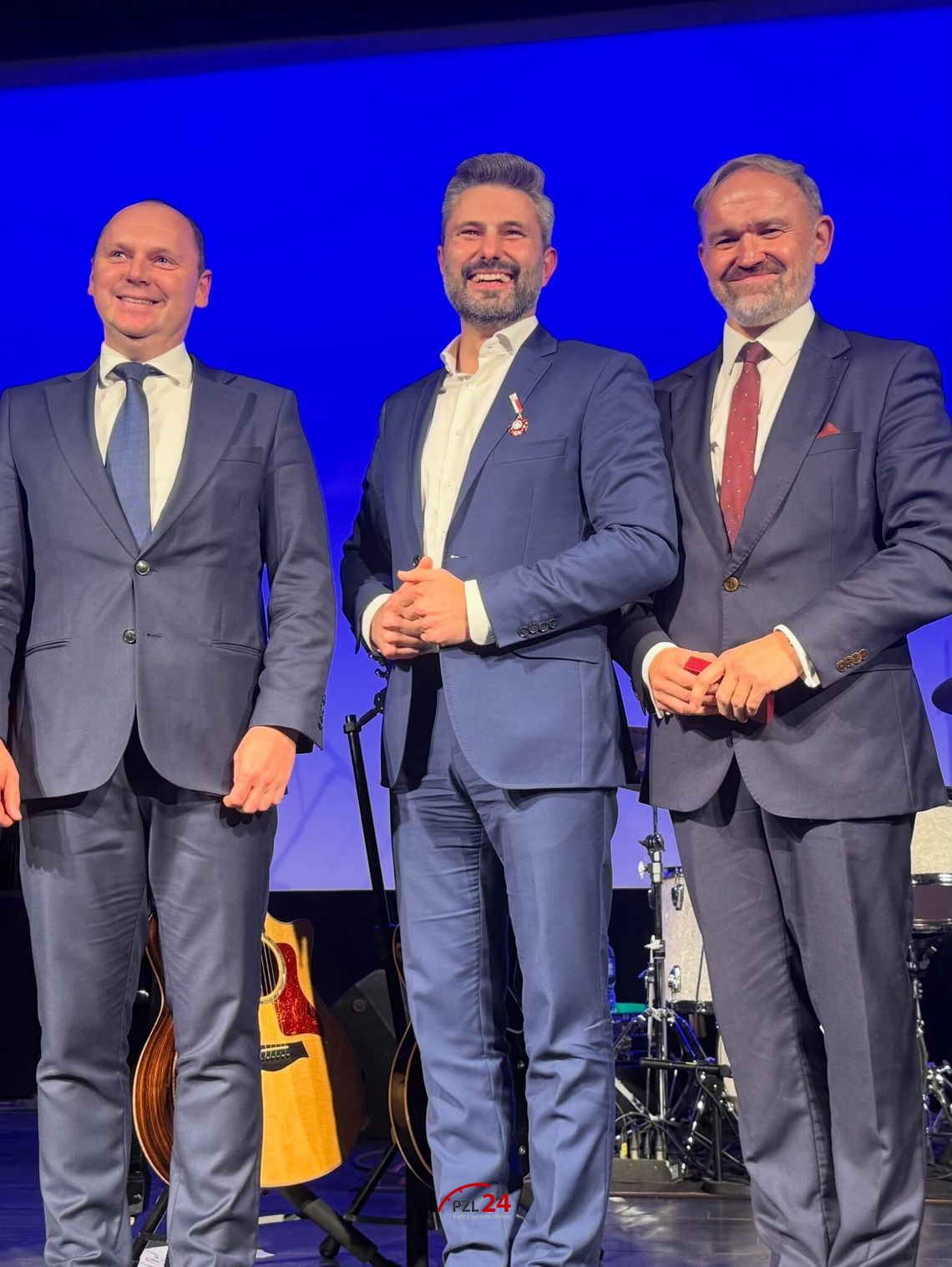 Bartek Szopiński z odznaczeniem „Zasłużony dla Kultury Polskiej” Bartek Szopiński z odznaczeniem „Zasłużony dla Kultury Polskiej”