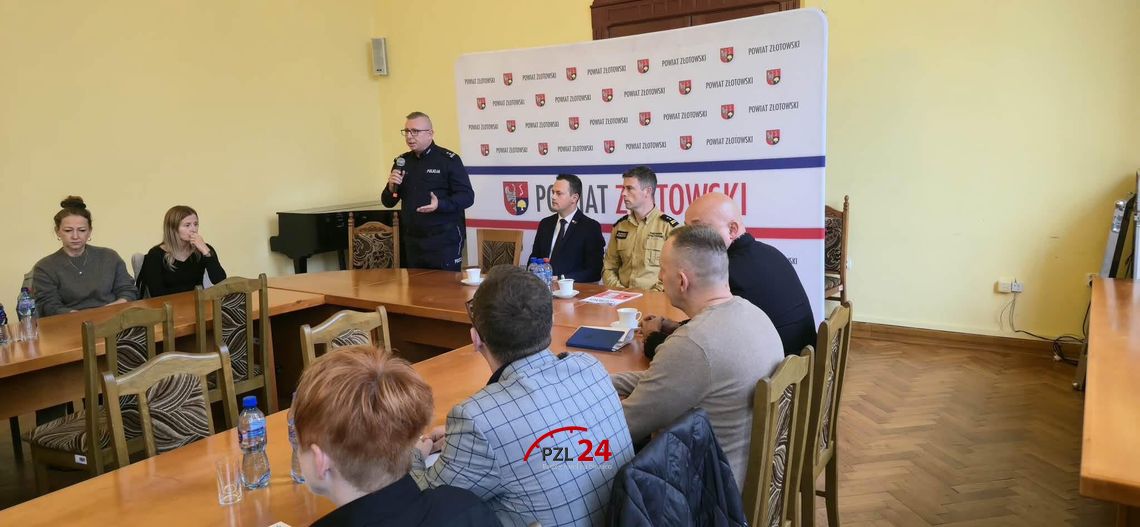 Bezpieczeństwo uczniów pod lupą. Policja, samorządowcy i dyrektorzy szkół spotkali się w Złotowie