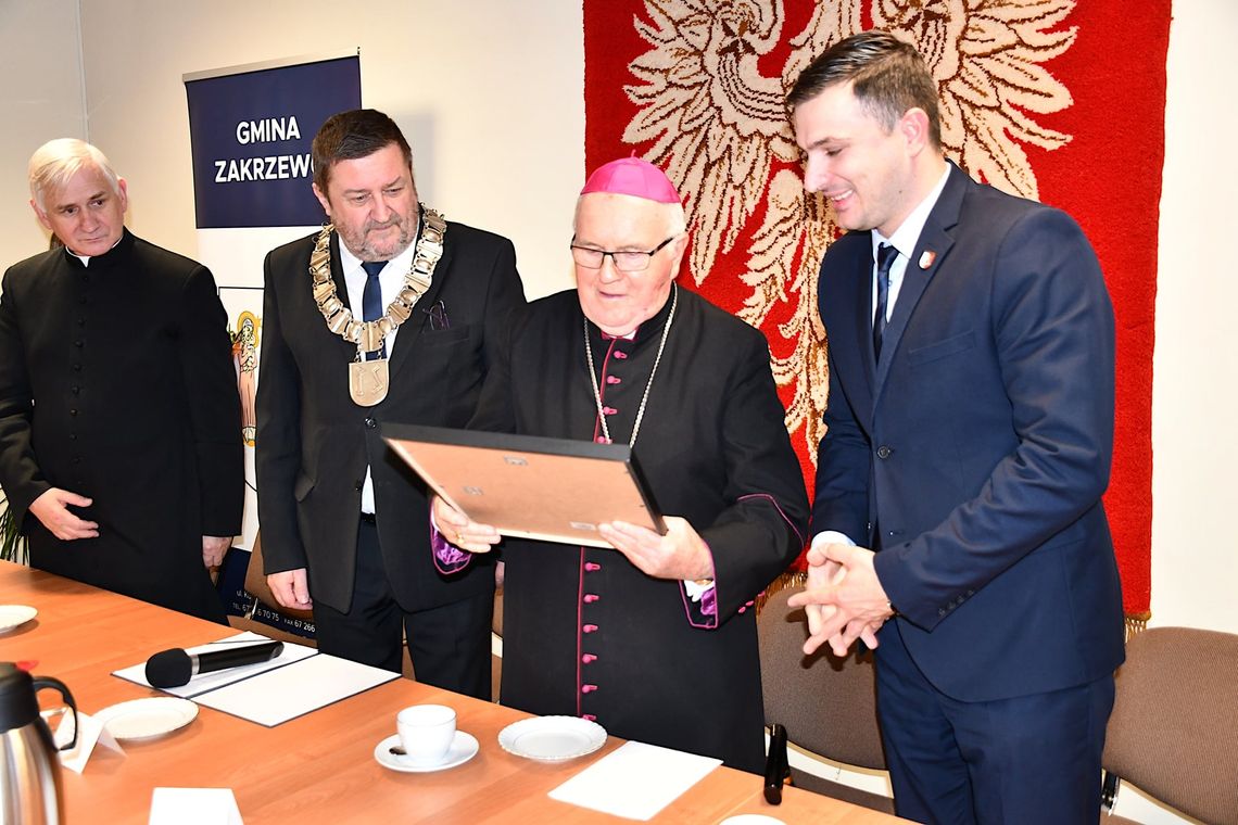 Biskup Paweł Cieślik z tytułem Honorowego Obywatela Gminy Zakrzewo