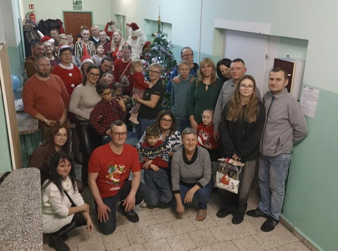 Ciepło, bliskość i świąteczna nadzieja. Wigilia Stowarzyszenia Pomocy Dzieciom Niepełnosprawnym w Złotowie Ciepło, bliskość i świąteczna nadzieja. Wigilia Stowarzyszenia Pomocy Dzieciom Niepełnosprawnym w Złotowie