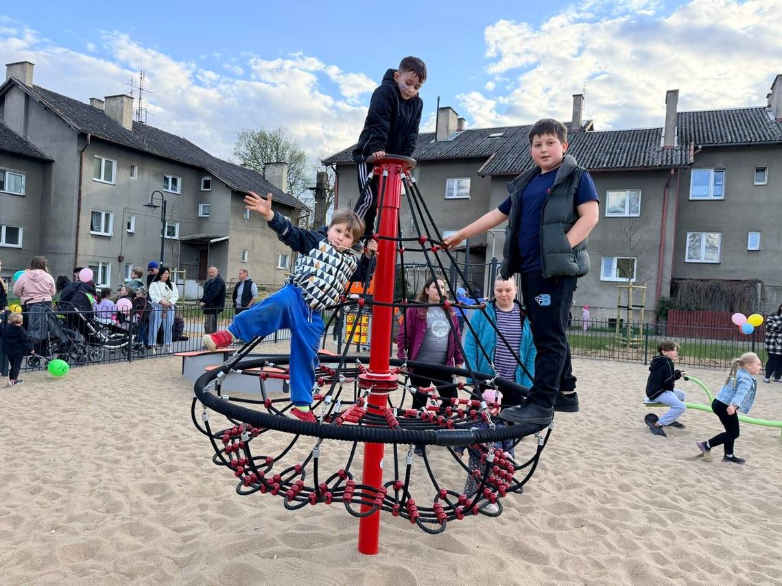 Nowy plac zabaw przy ul. Dwór Złotowski oficjalnie otwarty