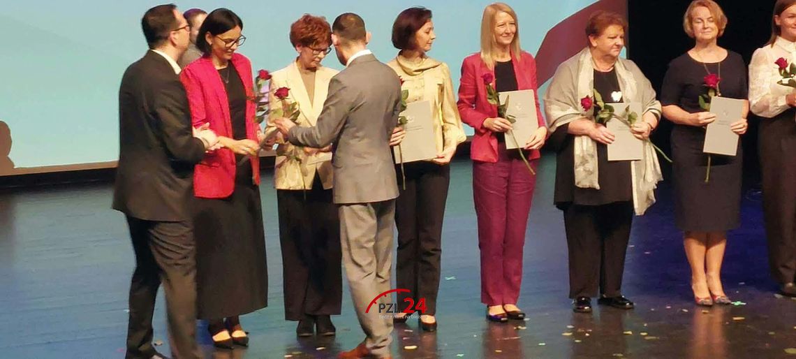Dwie pracownice złotowskiej poradni z nagrodami Wielkopolskiego Kuratora Oświaty Dwie pracownice złotowskiej poradni z nagrodami Wielkopolskiego Kuratora Oświaty