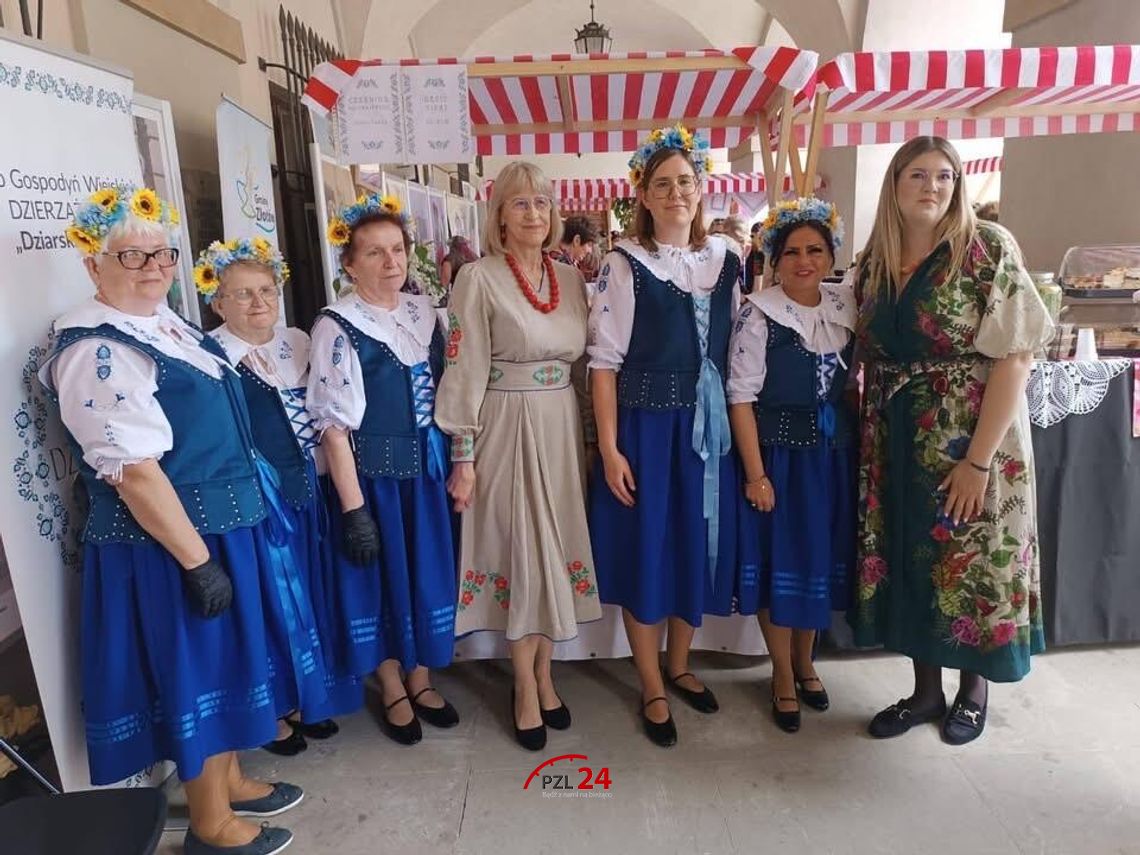 Dziarskie Babki z Dzierzążenka na podium ogólnopolskiego konkursu. Smak Krajny doceniony w Warszawie