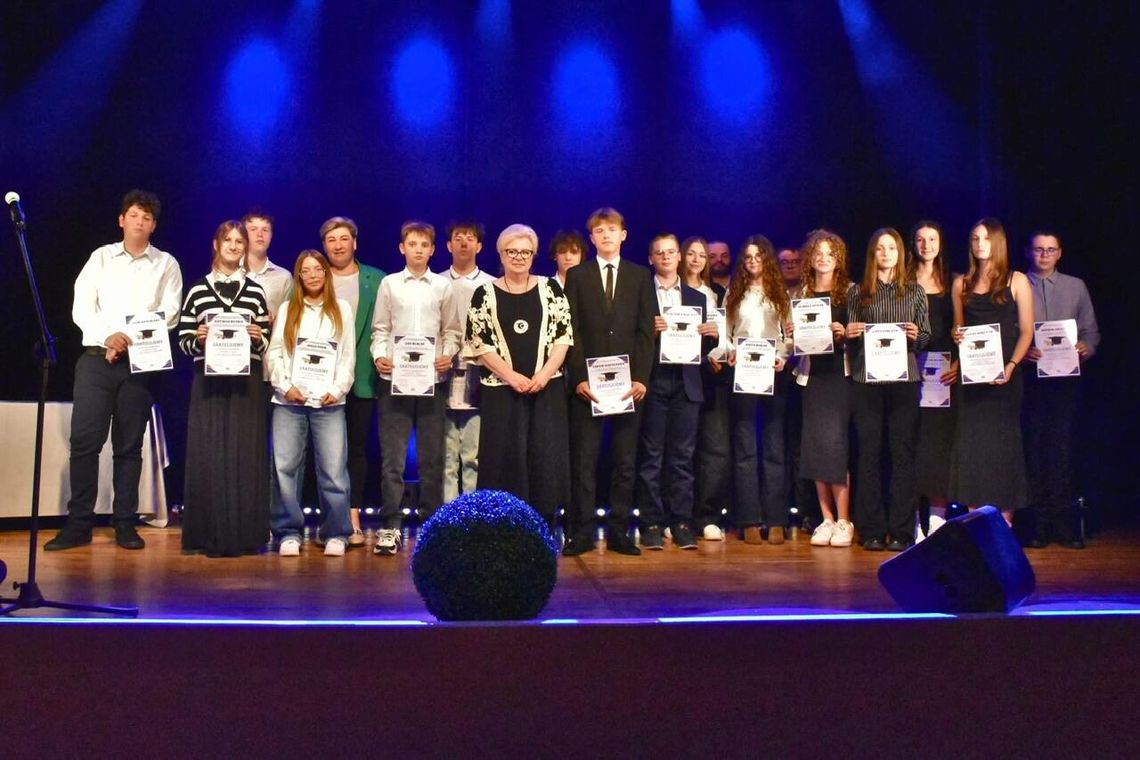 Gala Stypendystów 2025 w Jastrowiu – święto młodych talentów i ciężkiej pracy Gala Stypendystów 2025 w Jastrowiu – święto młodych talentów i ciężkiej pracy