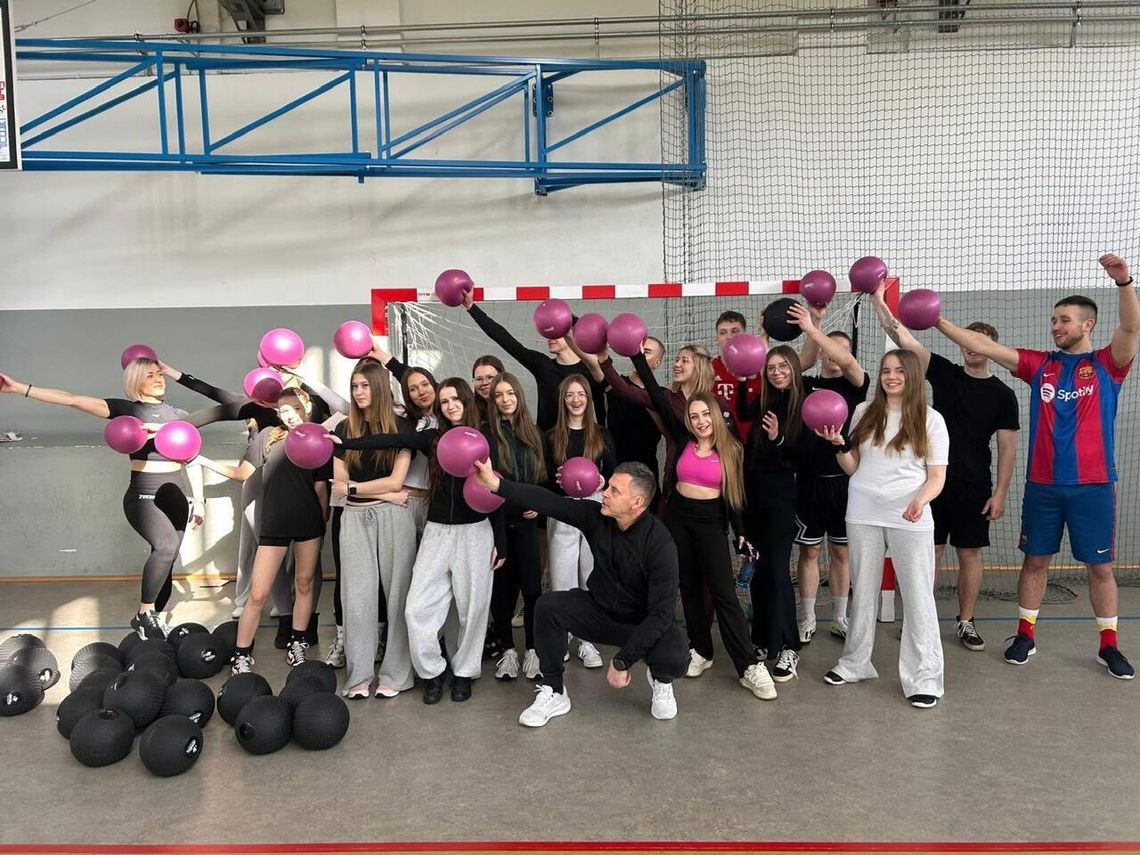 „Główka pracuje, ciało też!” – uczniowie świętowali Dzień Mózgu