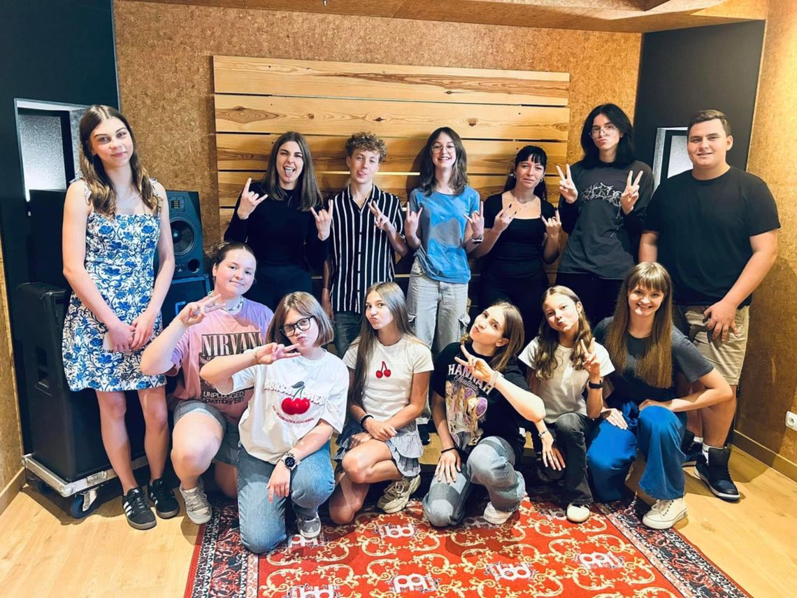 „Historia, która gra w naszych sercach” Młodzi w rytmie Niepodległej – historia, która wciąż się pisze… „Historia, która gra w naszych sercach” Młodzi w rytmie Niepodległej – historia, która wciąż się pisze…