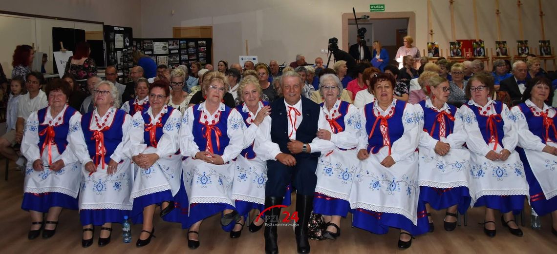 Jubileusz pełen wzruszeń. Zespół Ludowy Tarnowianie świętował 10-lecie działalności Jubileusz pełen wzruszeń. Zespół Ludowy Tarnowianie świętował 10-lecie działalności