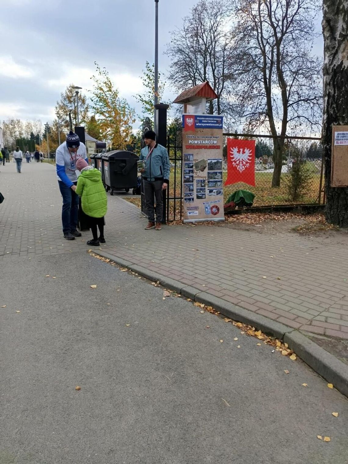 Kibice Lecha Poznań kwestowali na cmentarzach w Złotowie i Jastrowiu