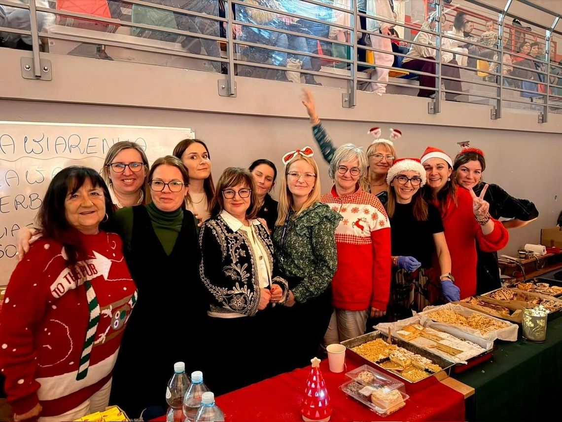 Kiermasz Świąteczny Dwójki – magia świąt w szkolnych murach Kiermasz Świąteczny Dwójki – magia świąt w szkolnych murach