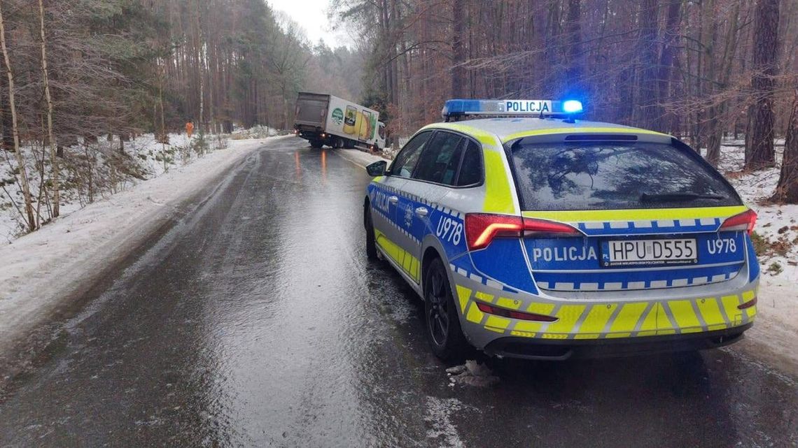 Kolejne zdarzenia drogowe i poważne utrudnienia w ruchu w powiecie złotowskim
