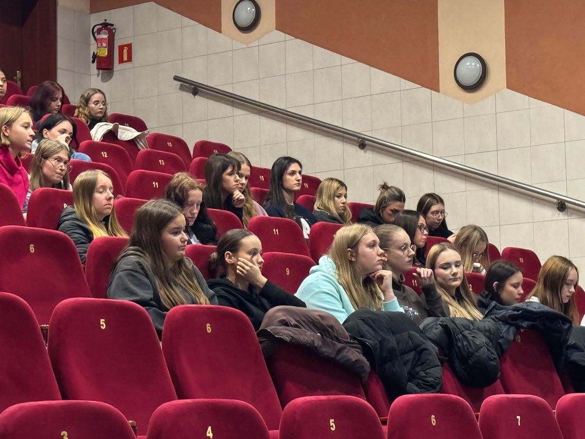 Konferencja „Zdrowa Kobieta – Świadoma Profilaktyka przez Całe Życie” już za nami – dzień pełen wiedzy i kobiecej solidarności Konferencja „Zdrowa Kobieta – Świadoma Profilaktyka przez Całe Życie” już za nami – dzień pełen wiedzy i kobiecej solidarności