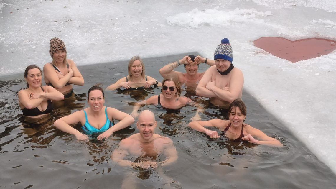 Lodowata woda, gorące serca – morsy w Złotowie dla WOŚP Lodowata woda, gorące serca – morsy w Złotowie dla WOŚP