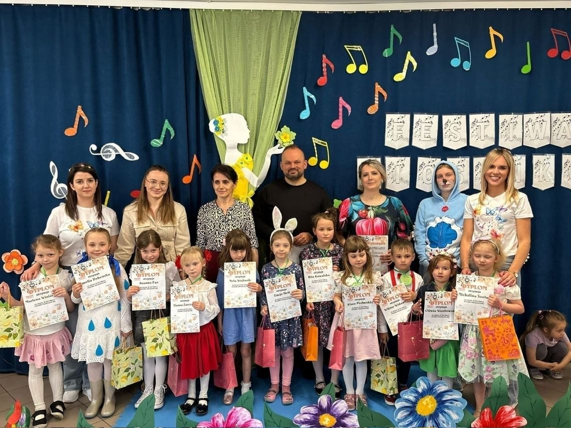 Mali artyści na wielkiej scenie – przedszkolne eliminacje Festiwalu Piosenki Przedszkolnej