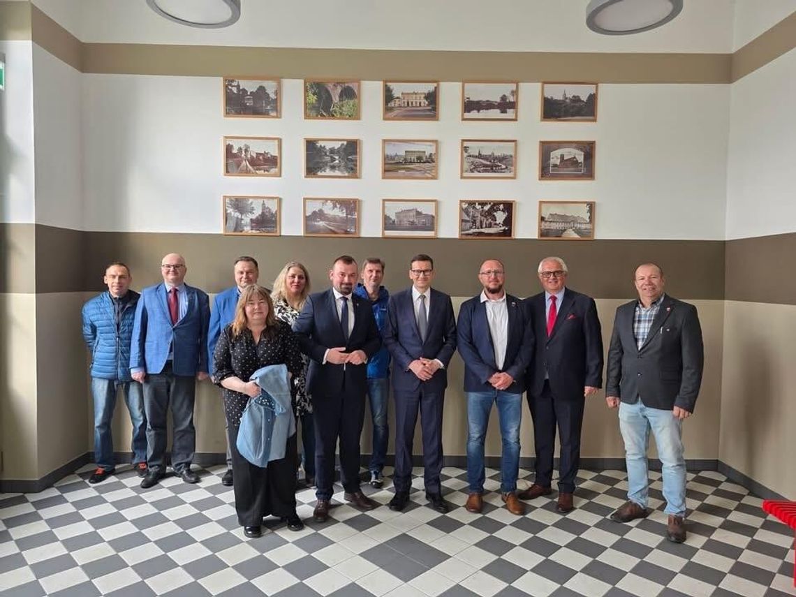 Mateusz Morawiecki i Grzegorz Piechowiak z wizytą w Krajence