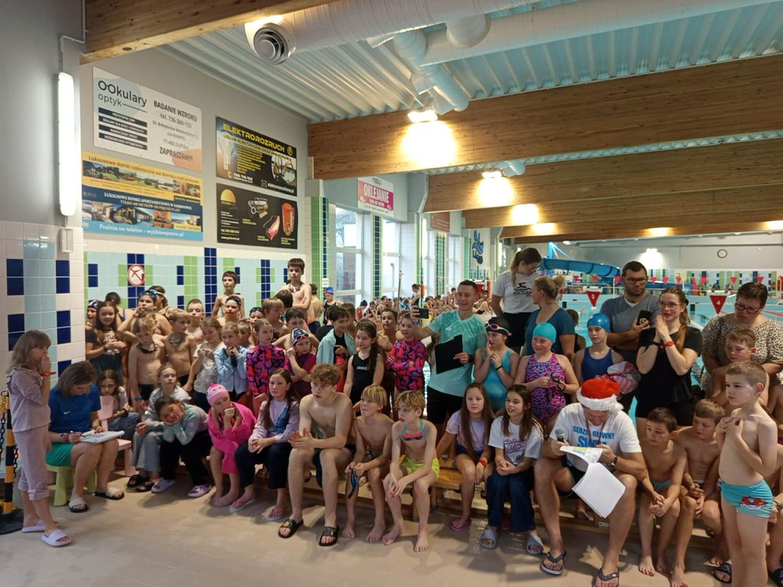 Mikołajkowe Zawody Pływackie 2025 za nami! Sportowe emocje na pływalni Laguna